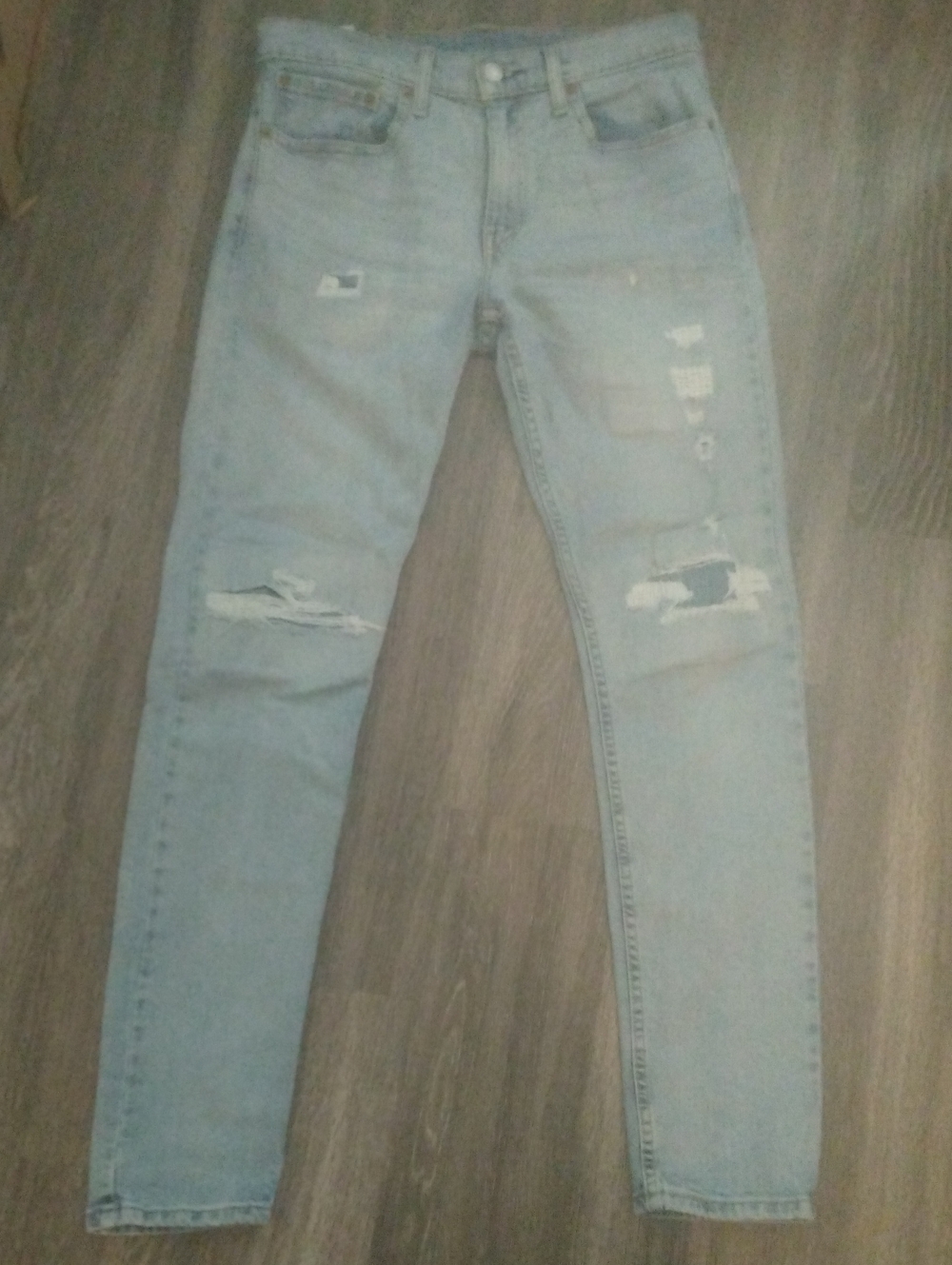 LEVIS- Factory Distressed Skinny Jeans Size 31